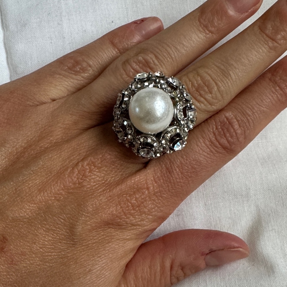 Elegant Silver and Pearl Statement Ring